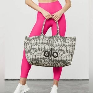 Alo Yoga Women's Large Cotton Canvas Shopper Tote Gym Bag Gray Tie Dye Reusable
